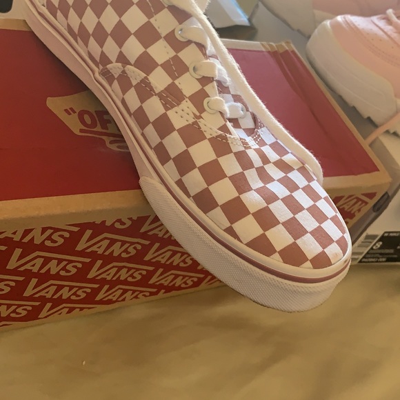 Sneakers - Picture 7 of 8